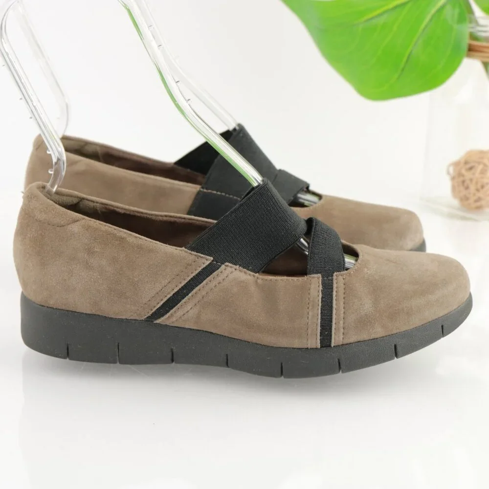 Clarks Womens Daelyn Villa Mary Jane Shoe‎ Size 9.5 M Tan Suede Slip On Flat